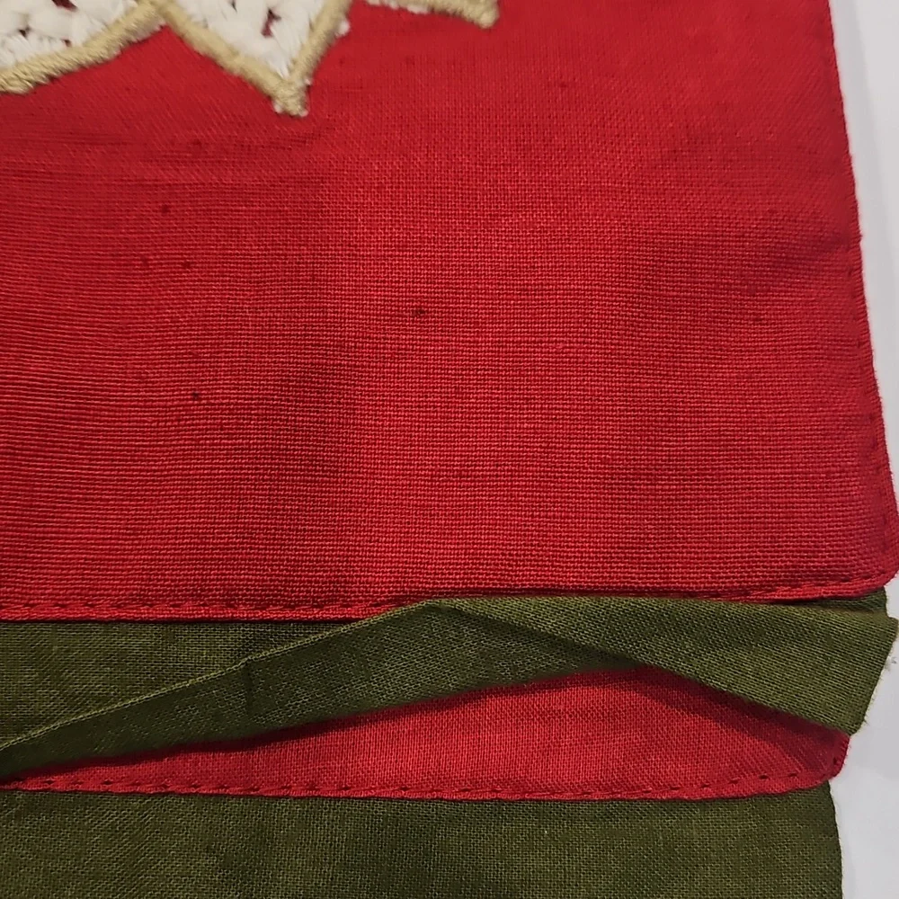 Pier 1 Red and Cream Holiday Runner